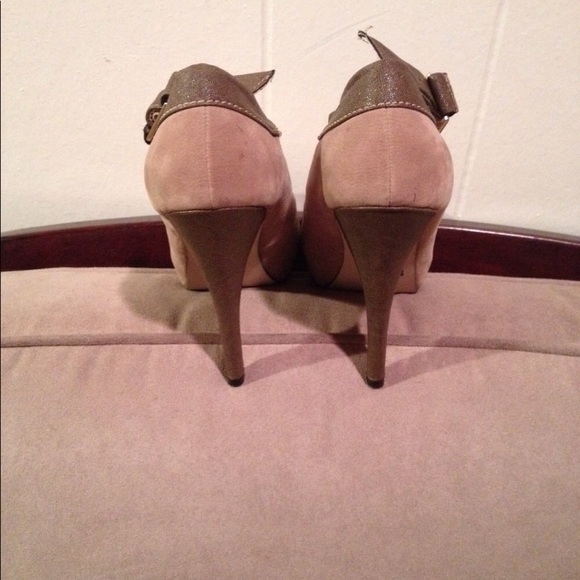 Penny loves Kenny taupe & brown high-heeled shoes. - Picture 3 of 7